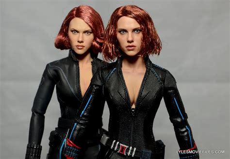Hot Toys Avengers Age Of Ultron Black Widow Close Up Comparing With