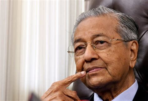 Mahathir mohamad is a politician, businessman, and was malaysia's longest serving prime minister. Final Piala AFF: Dr Mahathir harap Harimau Malaya menang ...