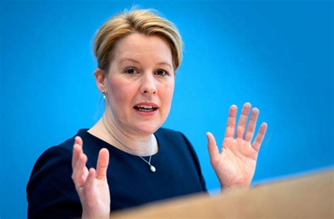 Zwei wochen, bevor ihr vermutlich endgültig der. Ministerin Franziska Giffey zieht Konsequenzen: Rücktritt ...