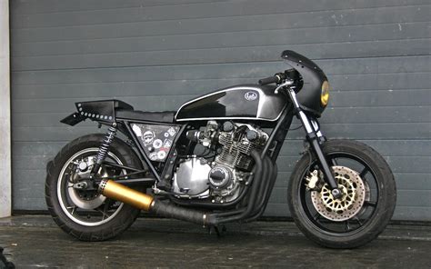 This yoshimura tuned suzuki gs1000 is believed to be the only four stroke bike to be raced by barry sheene during his career of. GS1000 II by Lab Motorcycle | Inazuma café racer