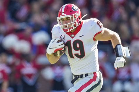 Brock Bowers Injury Georgia Wr Heads To Medical Tent In Sec Title Game