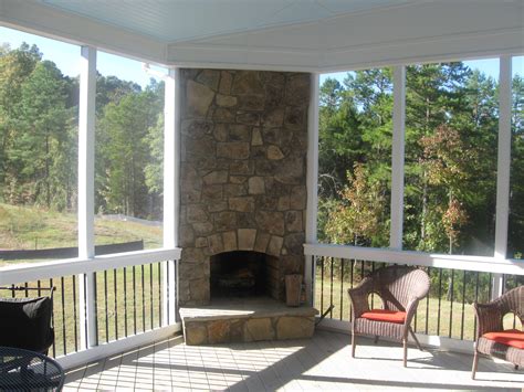 Putting Your Outdoor Fireplace Integrated Into Your Screen Porch