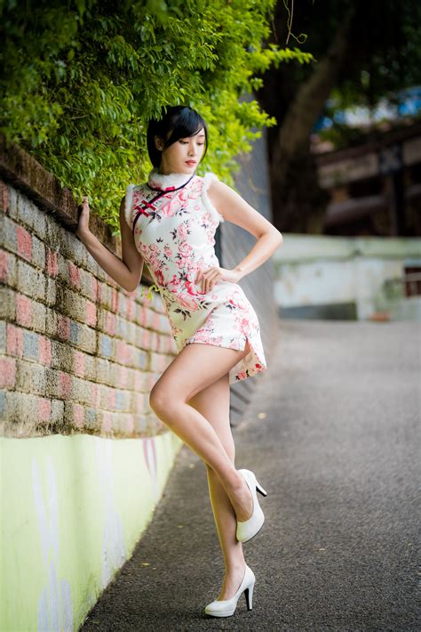 photos brunette girl pose female legs asian gown stilettos 3001x4500