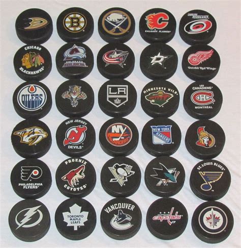 There are 31 teams in the national hockey league, but seattle has been accepted by the nhl as the league's 32nd franchise. HOCKEY PUCKS ALL 30 NHL TEAMS Complete Set "Basic" Logo IN ...