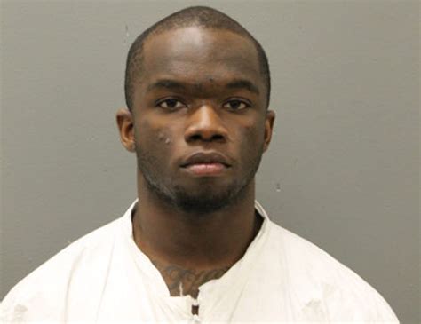 Parolee Charged With Shooting Off Duty Officer 2 Suspects Still At Large Chicago Tribune