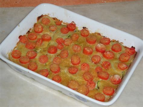 Comprendono infatti anche tutta quella gamma di ricette che vede per protagoniste focacce, frittate e torte rustiche. Ricetta Tiella con patate zucchine e pomodori, calorie e ...