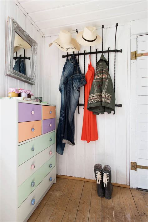 Maybe you would like to learn more about one of these? Garderobe, Gartenhäuschen, Holz: Viel Inspiration findet ...