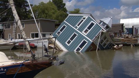 Float Home Sinks Into Bcs Fraser River Cbc News