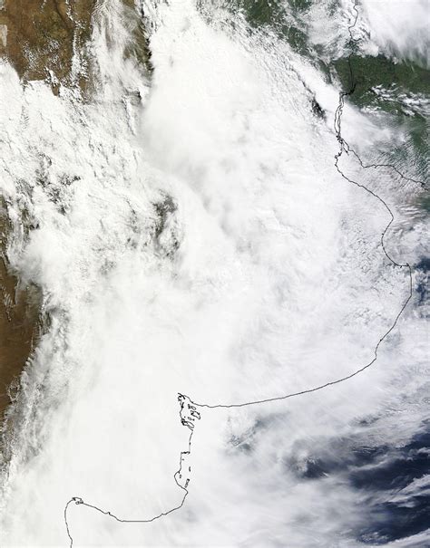 Meteorología Práctica Foto Color De Gran Sistema De Nubes En Provde