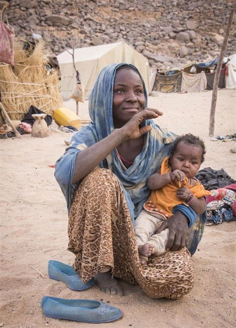 In Pictures Tuareg Children Deserts Children Tiny Hand