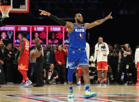 2021 nba 全明星賽開打!在 3 月 08 日早上 9:00就是美國職籃明星賽，這次的全明星周末賽因疫情關係跟往年有些不同，灌籃大賽、三分球大賽、技術挑戰賽及最後的全明星賽將改為在一天內結束，本篇整理了灌籃、三分球、技術挑戰賽陣容以及兩隊出賽隊伍的名單。。另外，03 月 08 日 (一）早上 9 點將. NBA》明星賽玩很大!犯規會被扣分、「目標分數制」考慮沿用 - 自由體育