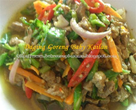 Kemudian tumis smpai naik bau bersama bawang putih yang diketuk tadi. BUKU RESEPI MAMA: DAGING GORENG BABY KAILAN