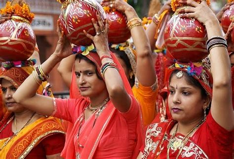 Akshaya tritiya is one of the important celebrations of hindus. Teej Festival, Jaipur Rajasthan India 2020 Dates, Festival Packages & Hotels - Travelwhistle