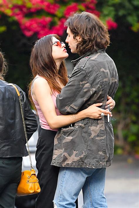 Frances bean cobain was born on august 18, 1992 in los angeles, california, usa. Frances Bean Cobain Celebrates her art opening with a Kiss ...