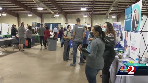 Job seekers make rounds at booming Central Florida job fair - YouTube
