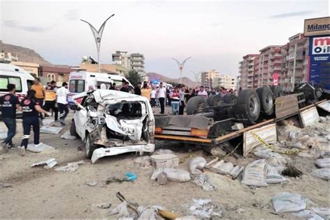 Camion Sulla Folla Almeno Morti