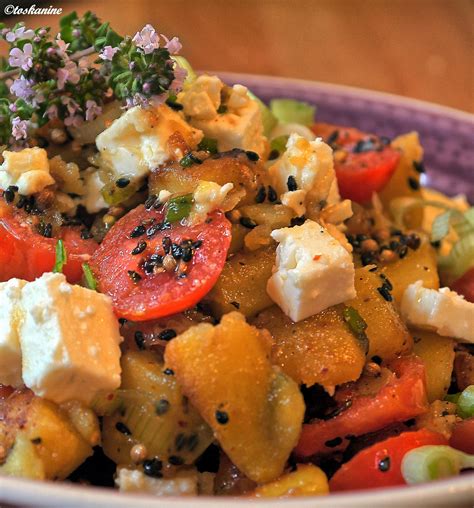 Maybe you would like to learn more about one of these? Bratkartoffelsalat mit Feta und Ahornsirup-Dressing ...
