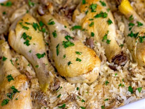 One container baby bella sliced mushrooms. Slow Cooker Chicken with Creamy Mushroom Rice - The ...