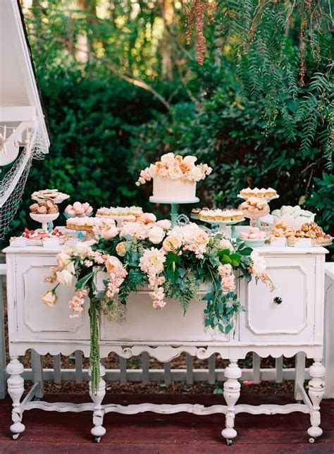 20 Delightful Wedding Cake Ideas For The 1950s Loving