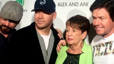 Robert wahlberg birth, age, parents, famous brothers robert comes from a family of entertainers. Where is Karen Carpenter's husband Thomas James Burris ...