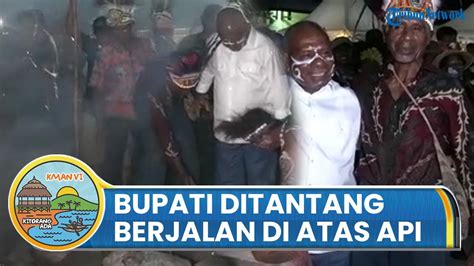 Kala Bupati Jayapura Ditantang Berjalan Di Atas Api Oleh Suku Biak