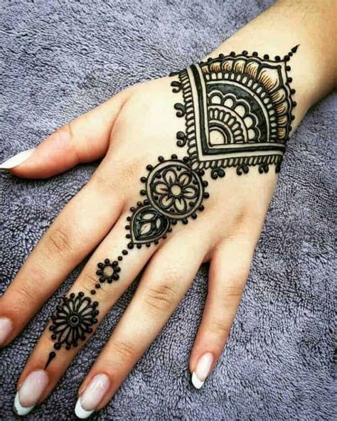 So in countries like india, there is no wedding season because weddings happen all the time and when there is not a wedding happening, there is always an elaborative festive season going on. 25 Simple Back Hand Mehndi Designs 2021 - SheIdeas