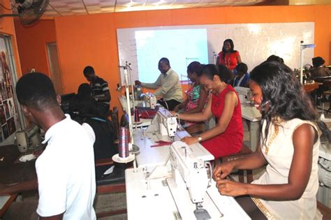 It has a huge pool of minors in accessories, fashion media, textiles, etc. The Best Fashion design school in Nigeria - Fashion ...