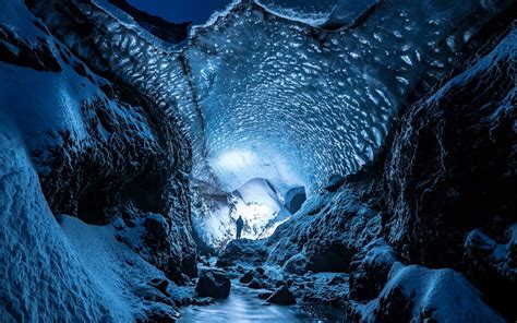 Download Wallpaper 1440x900 Glacier Cave Man Ice Snow