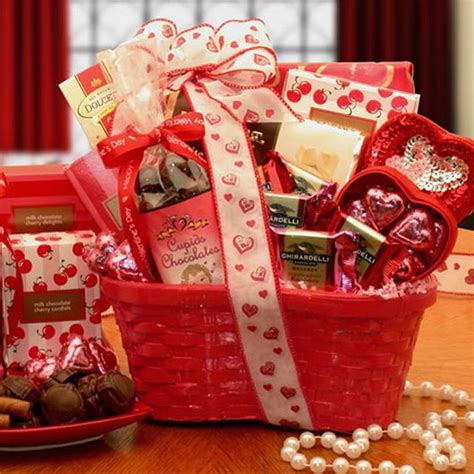 Men are difficult to shop for, so if you're sorta puzzled and short on finding the right kind of valentine gift ideas for men, then you should read this article. Easy & Fun DIY Chocolate Gift Ideas for Valentine's Day ...