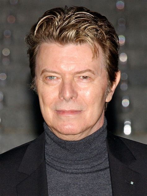 Настоящее имя — дэ́вид ро́берт джонс (англ. David Bowie (Character) - Giant Bomb