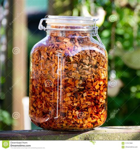 Dit plaatmateriaal is gemaakt van fijne spaanders en wordt vooral gebruikt voor constructieve klussen. De Houten Spaanders Voor Een BBQ Roker Brandied In Whisky ...