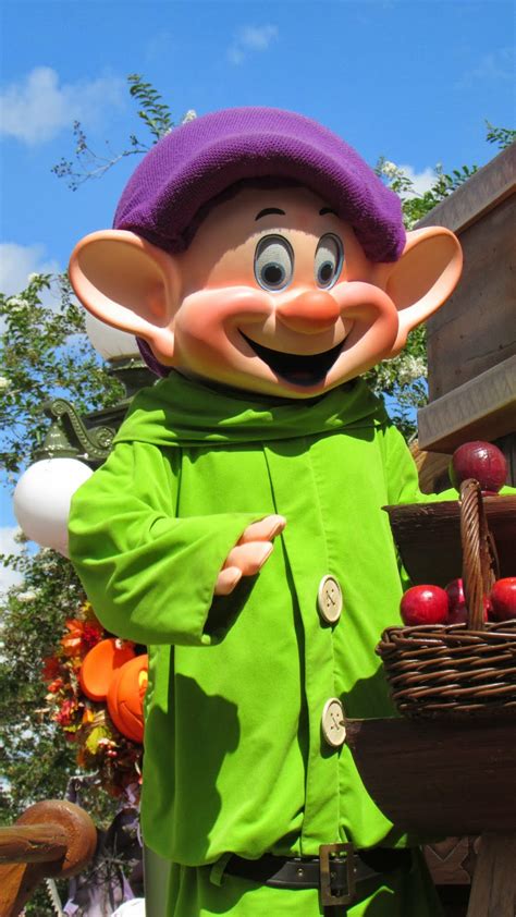 Pam's blog: Disney Magic Kingdom - many more characters!