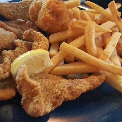 The savory coating combined with the tart, slightly acidic tomato slices is what keeps everyone coming back for more. These 10 Restaurants Serve The Best Fried Catfish In Mississippi | Fried catfish, Catfish, Food