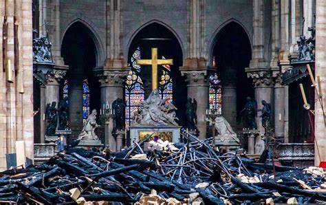 Before And After Look Inside The Notre Dame Cathedral Damaged By Fire