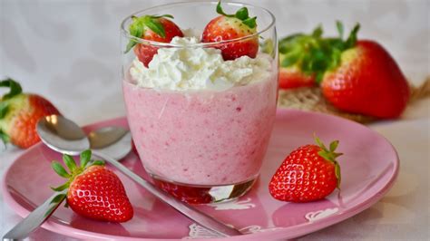 gelatina de fresa con leche condensada como hacer gelatina de leche condensada deliciosa y facil