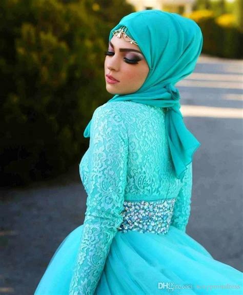 2017 Hijab Wedding Dresses Arabic Blue Tulle Lace Crystal Bridal Gowns A Line Sweep Train Long