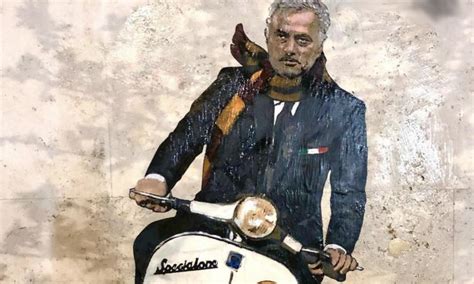 Er hat genug von der ständigen kritik von mourinho. Roma: Mourinho è già un'icona, ecco il murale di Testaccio ...