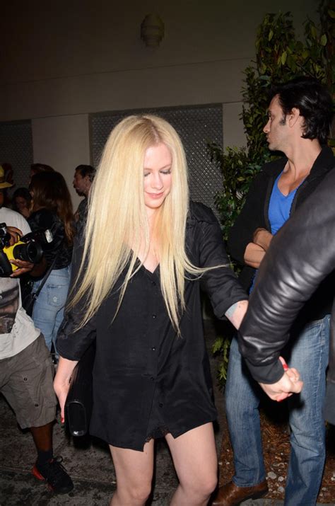 Avril Lavigne Upskirt Leaving Delilahs Restaurant In La Upskirtstars