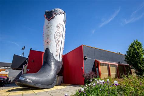 The Ultimate Guide To Alberta Roadside Attractions For 2023
