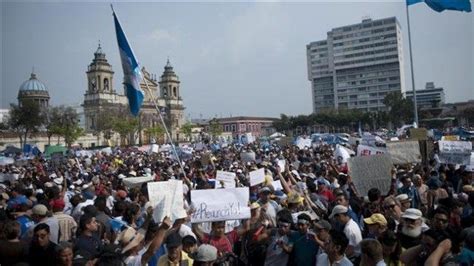 Guatemalan President Asks High Level Officials Under Investigation For Corruption To Resign