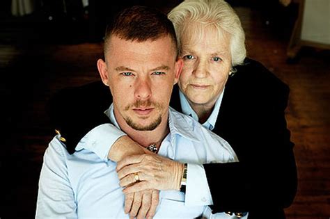 Alexander Mcqueen with his mother Люди