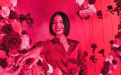 Ángela Aguilar y su tributo a Selena Quintanilla con el tema Como la flor