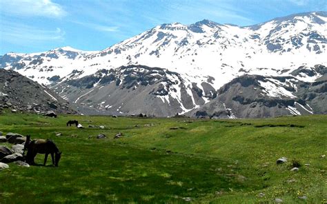 There are so many things to do, you may want to stay an extra week or so to experience them all. Trekking al volcán San José - Tours en Latinoamérica