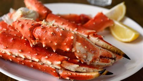 Cover with a lid and cook for six to ten minutes, or until the crab is completely heated. How Long to Steam Frozen Crab Legs | Mom Life