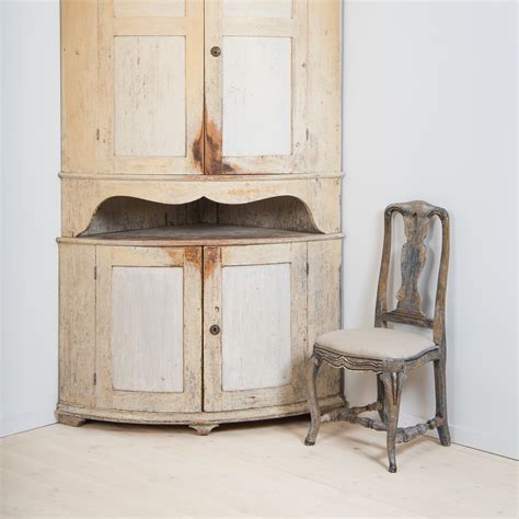 This diy corner cabinet is an attractive storage solution for nearly any small space. Swedish Gustavian Corner Cabinet - Frånö Antik