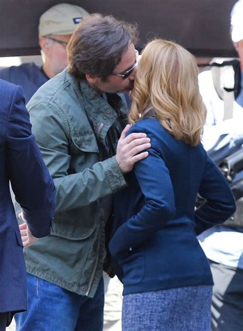 David Duchovny And Gillian Anderson Spotted Kissing On The Set Of X Files Revival Hank Moody