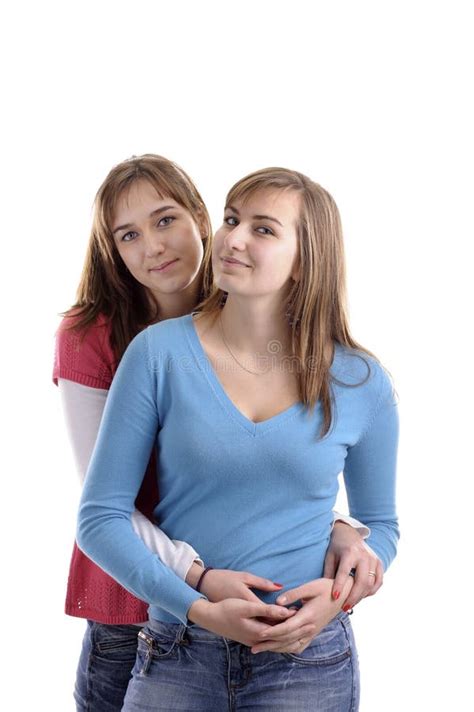 Dos Mujeres Jovenes Que Se Abrazan Imagen De Archivo Imagen De
