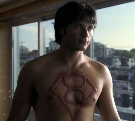 TOM WELLING SHIRTLESS HE KNOW WHO HE IS Clark Kent Clarks Tom Welling Smallville