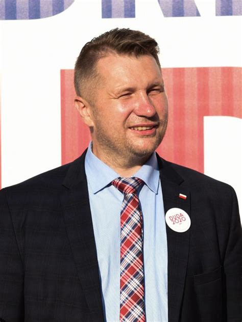 Jun 21, 2021 · odkąd w październiku 2020 roku przemysław czarnek objął stery w połączonych resortach edukacji i nauki, nieustannie idzie na zwarcie ze społecznością szkolną. Przemysław Czarnek i Justyna Klimasara - Super Express