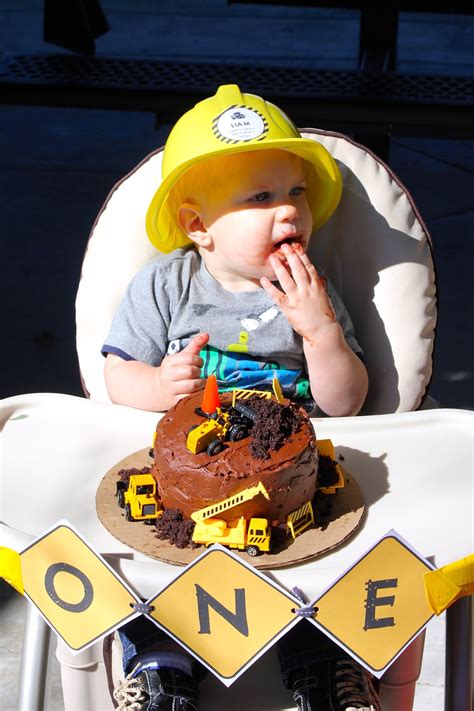 Kids can be choosy and since it's your baby's first birthday, it's alright to spoil your little one. BLATANT BORROWER: Liam's First Birthday - Construction Party